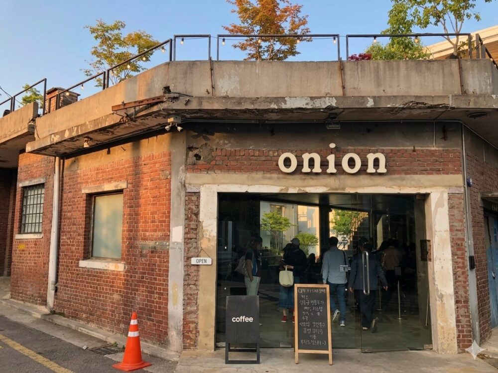 ソウル聖水洞のCafe ONION（カフェオニオン）廃工場をリノベーションしたインスタ映えカフェ