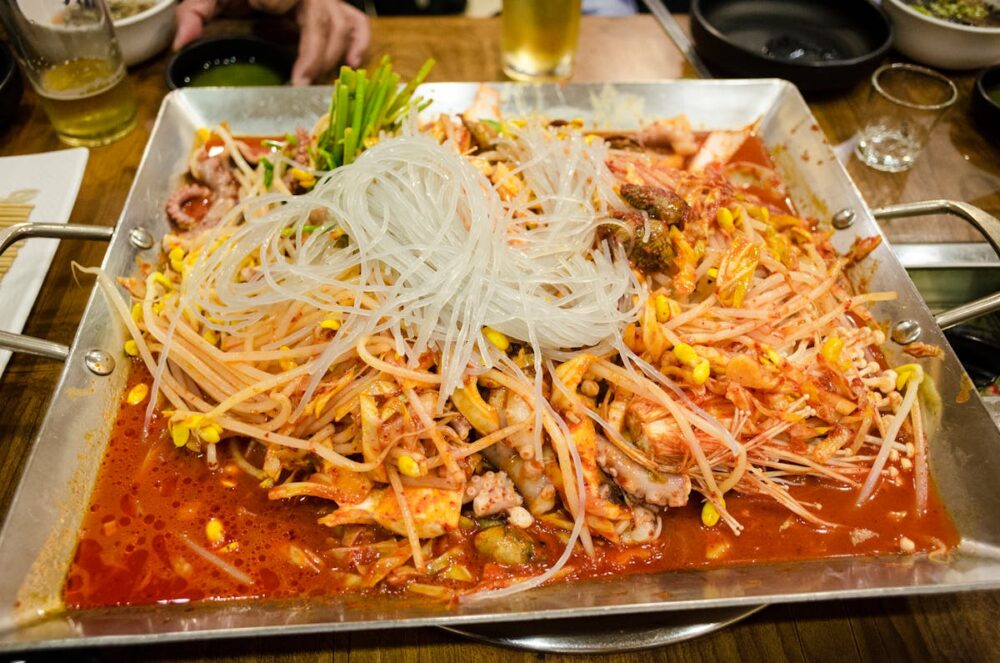 韓国グルメのナッコプセ・タコと豚バラと海鮮の激うま鍋料理
