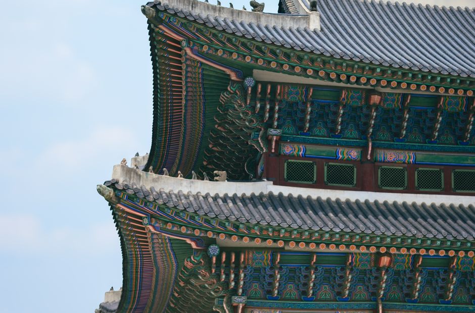 韓国ドラマ皇后の品格の舞台イメージ、ソウル景福宮の伝統的な宮廷建築と華やかな丹青装飾