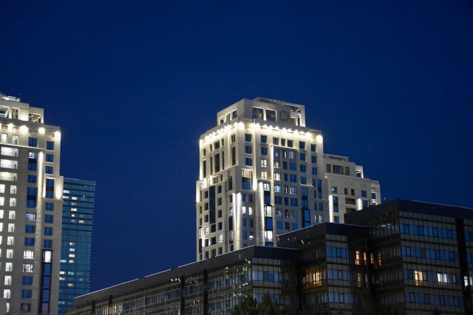 韓国ドラマペントハウス3の舞台ヘラパレスを思わせる高級タワーマンションの夜景イメージ